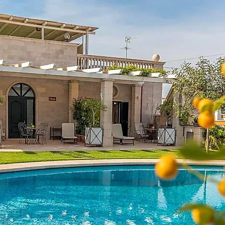 Caramia Bed & Breakfast 4*