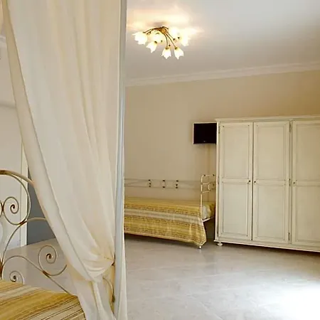 Bed & Breakfast Caramia 4*