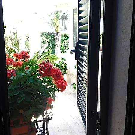 Caramia Bed & Breakfast 4*